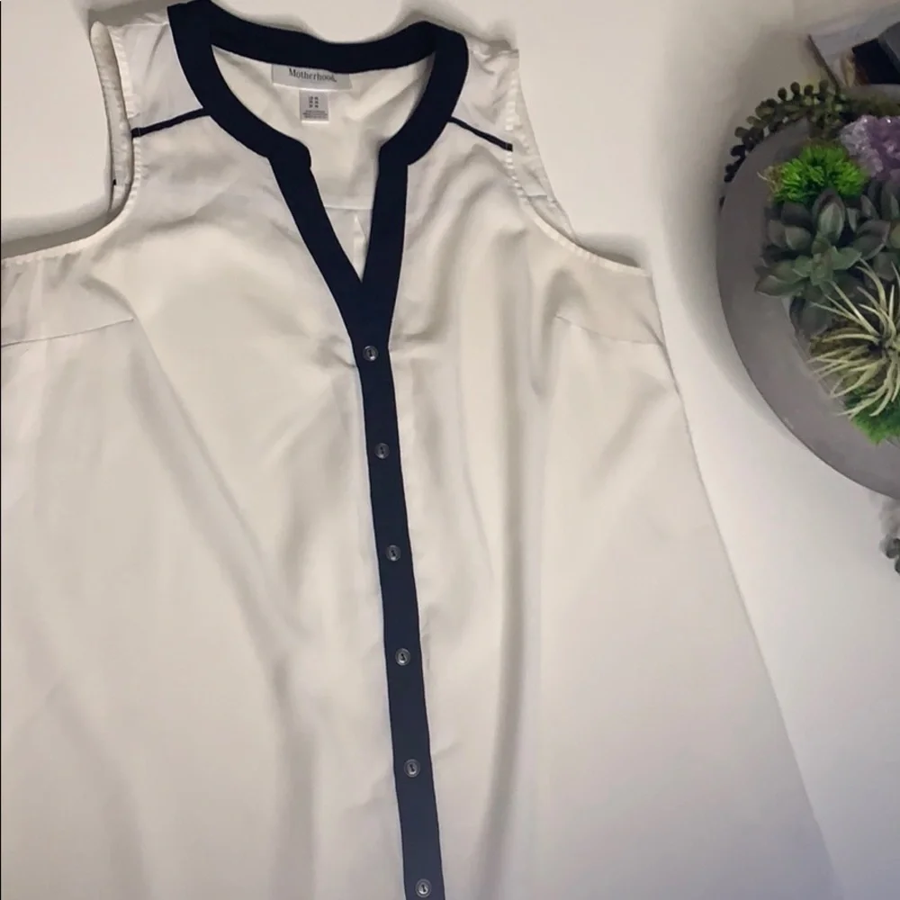 Motherhood Maternity White and Black Sleeveless Blouse - Picture 7 of 7